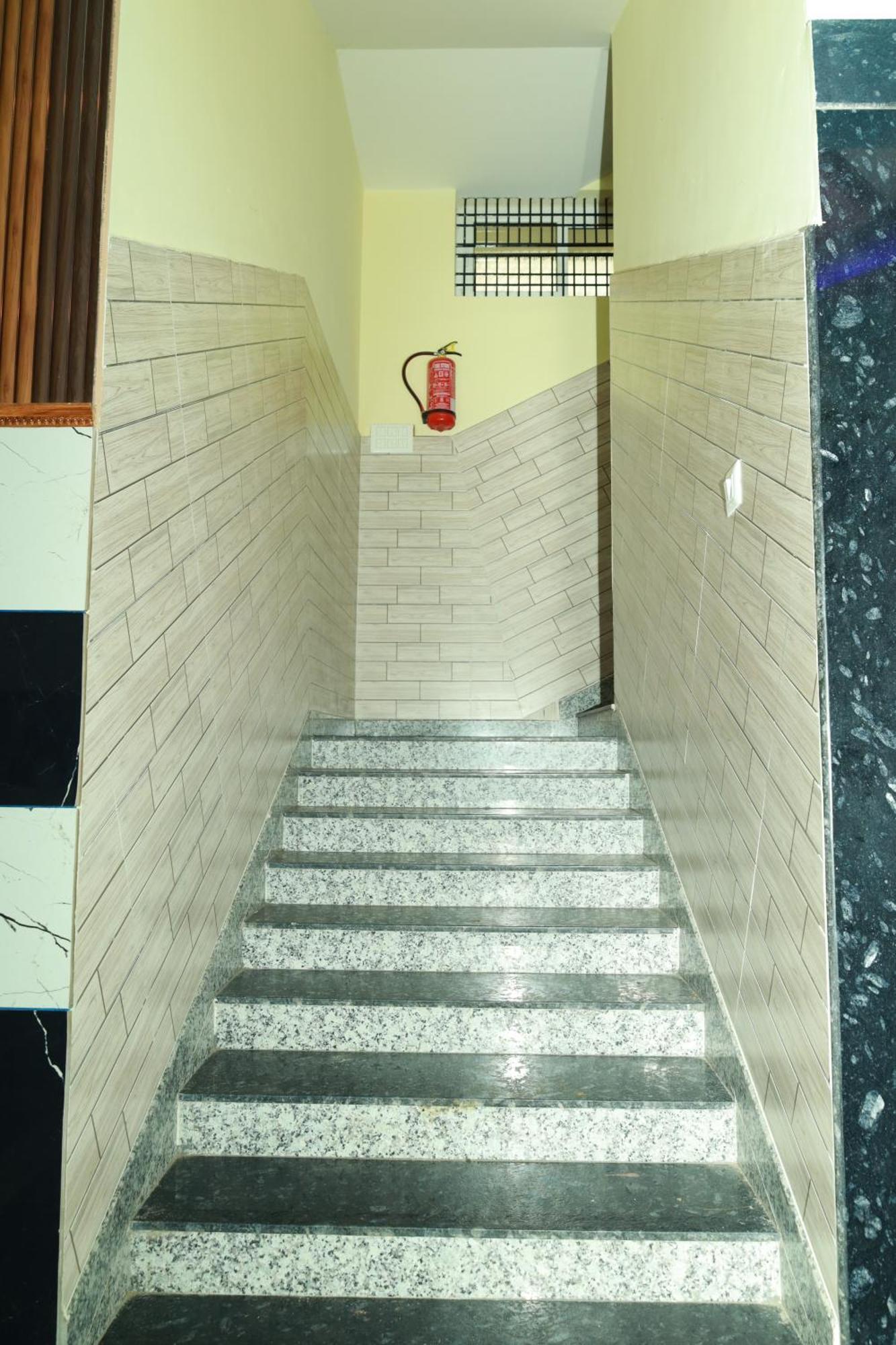 Rv Residency Hotel Wodapatti Exterior photo