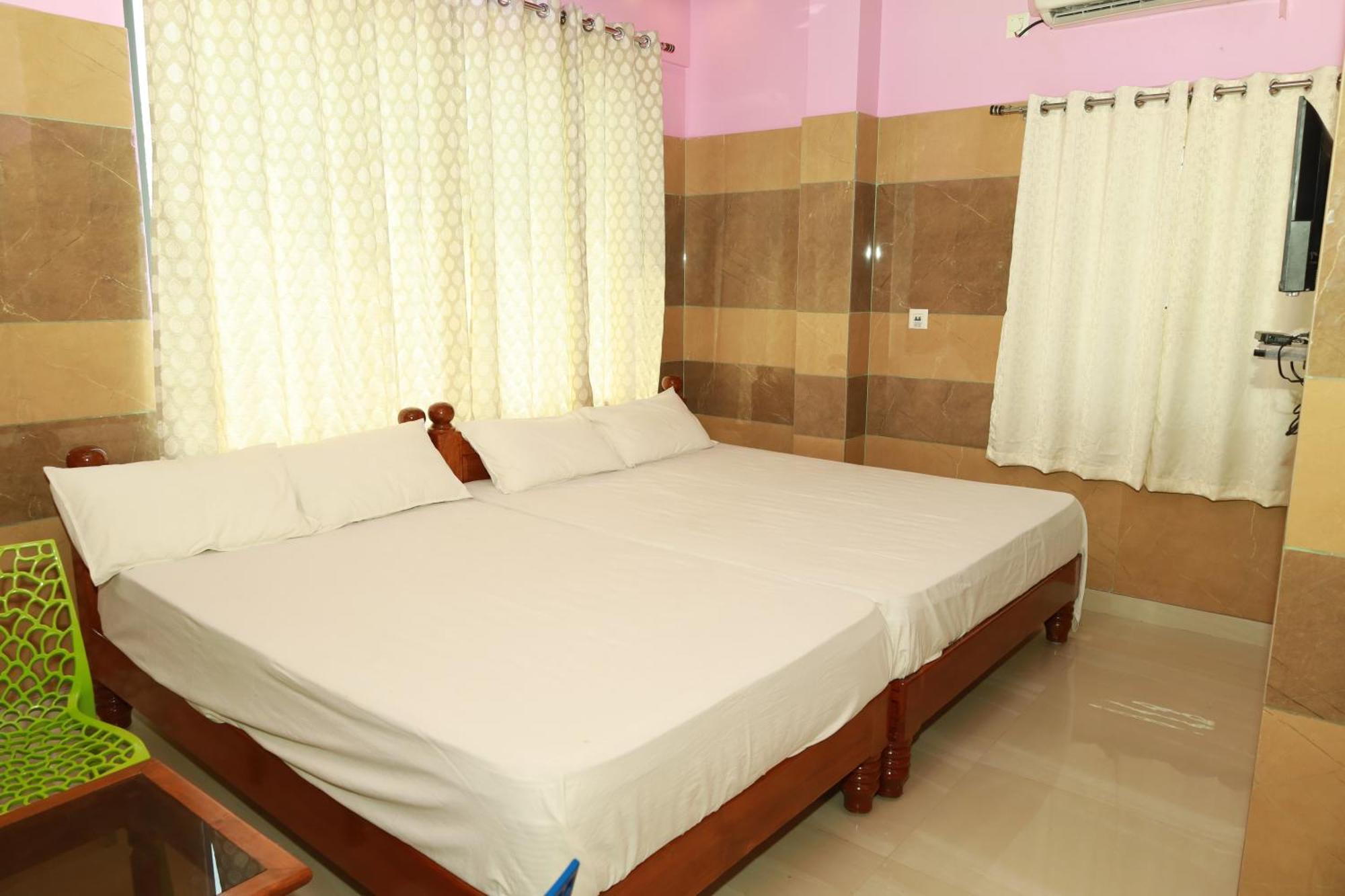 Rv Residency Hotel Wodapatti Exterior photo