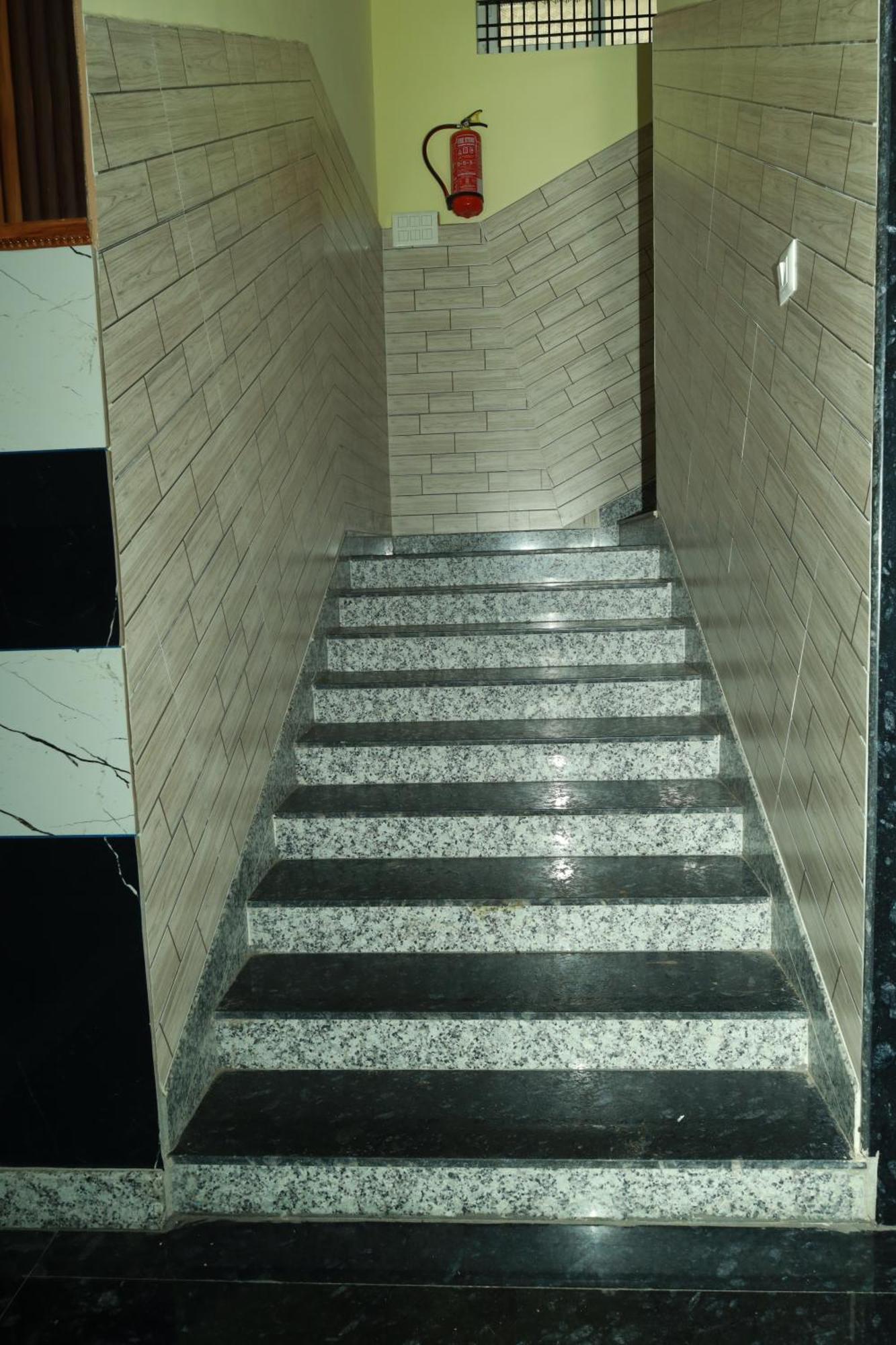 Rv Residency Hotel Wodapatti Exterior photo
